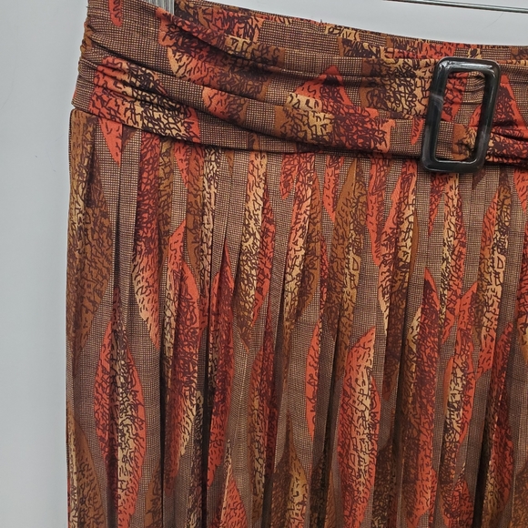 NWOT Pleated Midi/Mini Knee Skirt Size Large - Picture 5 of 16